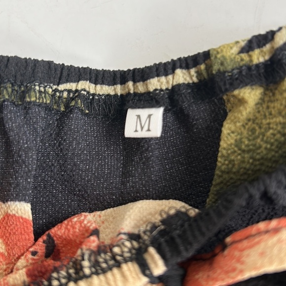 Black and floral cold shoulder shorts romper jumpsuit flare sleeve - Picture 11 of 16